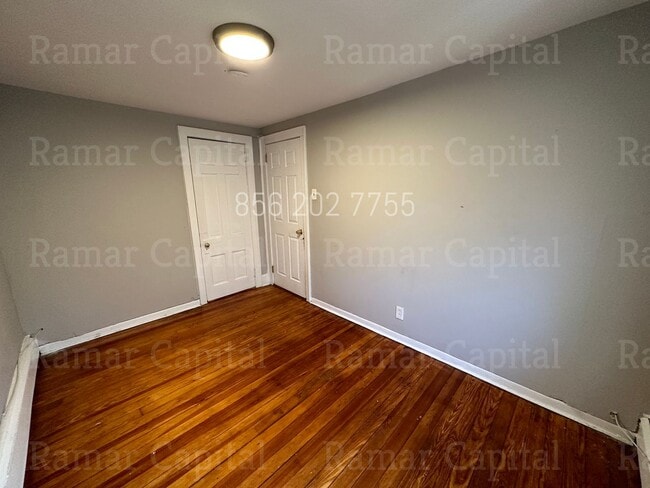 Building Photo - 3 Bedroom / 1 bath Row-house available NOW!!!