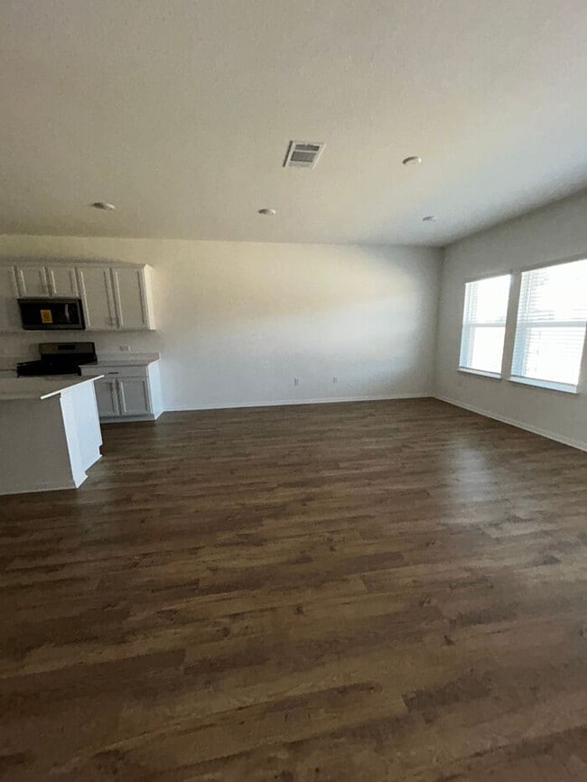 Building Photo - Charming 4 beds 3 baths in Leander!
