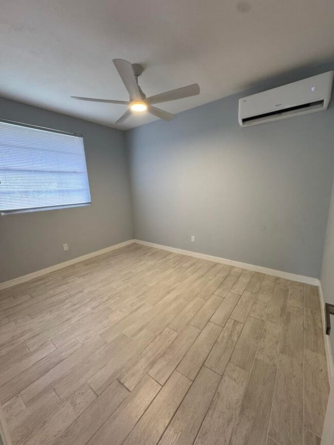 Building Photo - Remodeled 1/1 in Daytona Beach