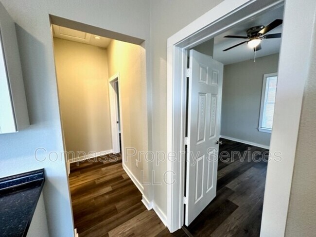 Building Photo - 1827B Proctor Ave