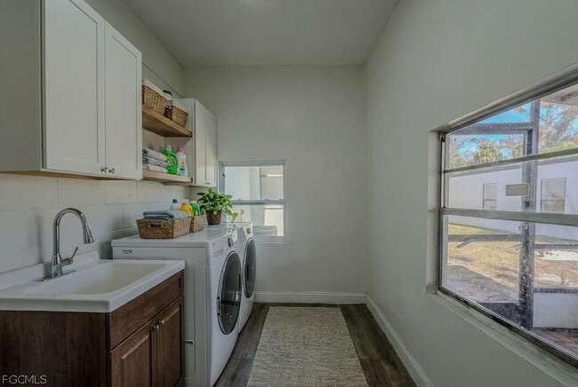 Building Photo - 599 Carolina Ave