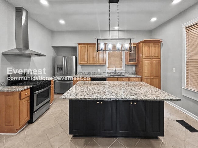 Building Photo - 2 Bed/2 Bath Home with Fenced Yard / Pet-Friendly / Available Now!