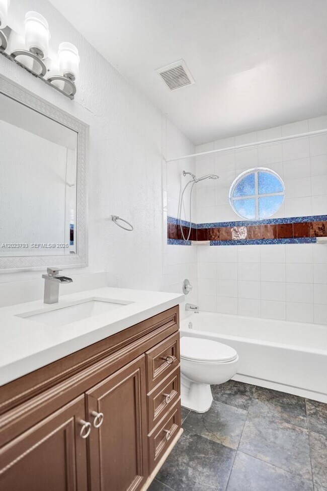Building Photo - 21461 Sawmill Ct
