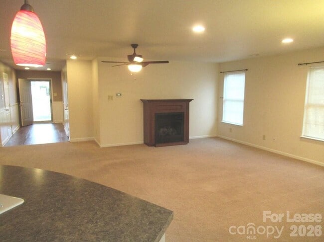 Building Photo - 122 Anastasia Ln