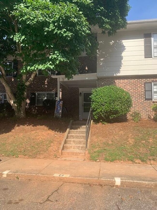 Building Photo - 28 Summercreek Dr
