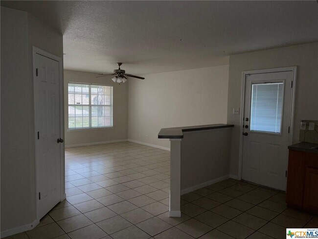 Building Photo - 1307 W Jasper Dr