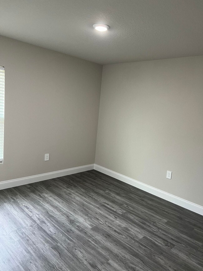 Building Photo - 850 San Filippo Dr SE