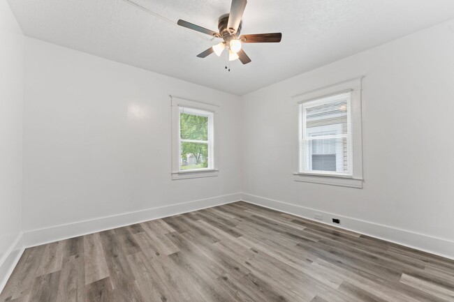 Building Photo - Welcome home to this Westend Beauty!