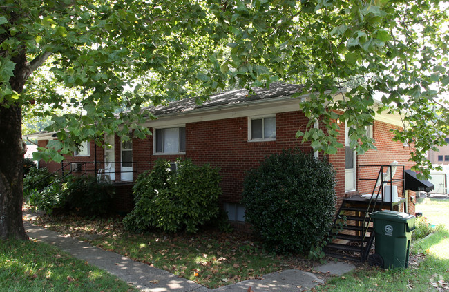 Primary Photo - 214 E Cedar St