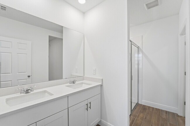 Building Photo - 205 Links Ter Blvd