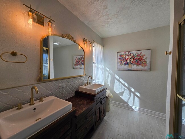 Building Photo - 1091 C R G