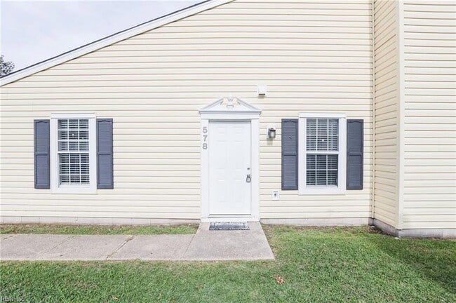 Building Photo - 578 Peregrine St