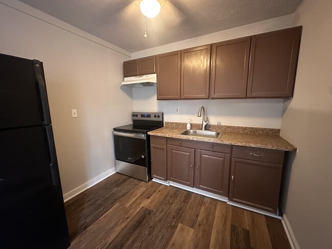 Building Photo - 542 Wagon Trail Rd