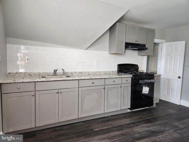 Building Photo - 108 S New Broadway