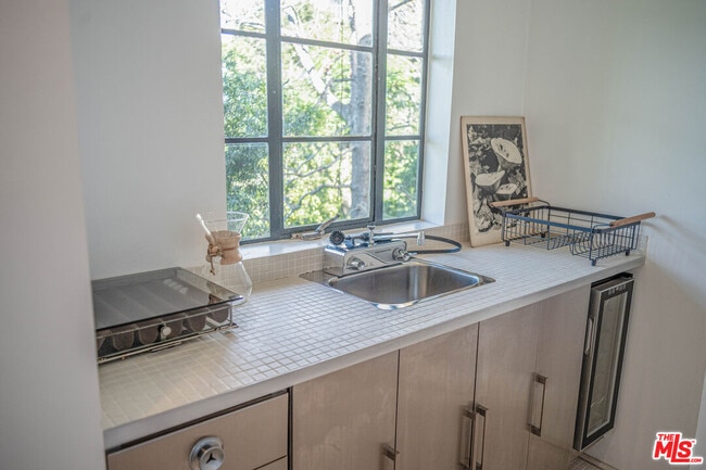 Building Photo - 8895 Appian Way