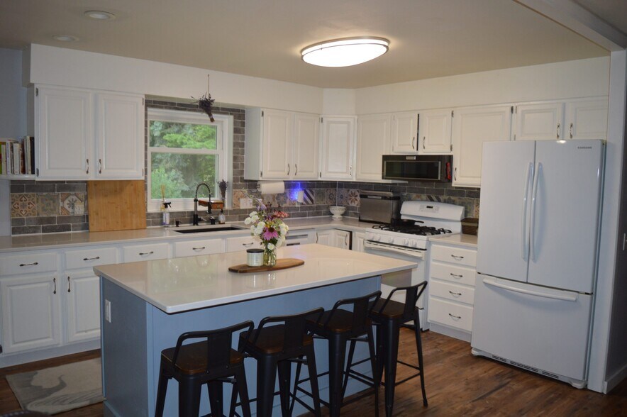 Building Photo - 1676 Silverado Dr