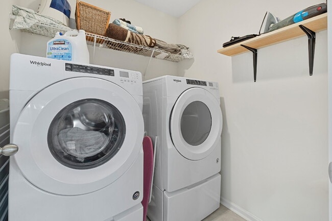 Building Photo - $2,595 - 3 Bedroom 2.5 Bathroom Townhouse ...