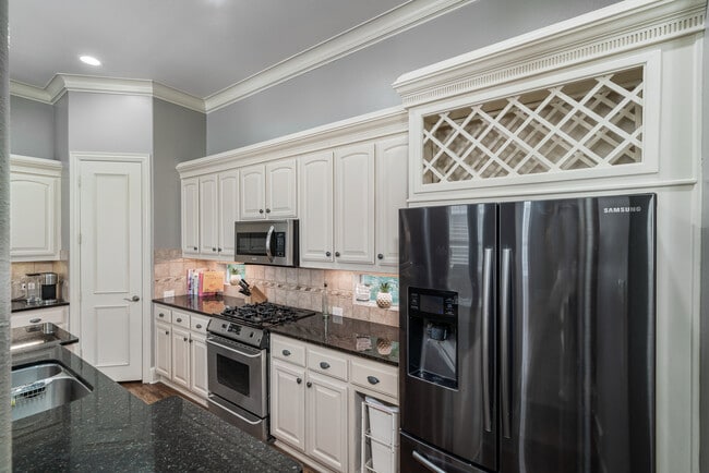 stainless steel fridge/dishwashe4r - 4003 Wycliff Ave