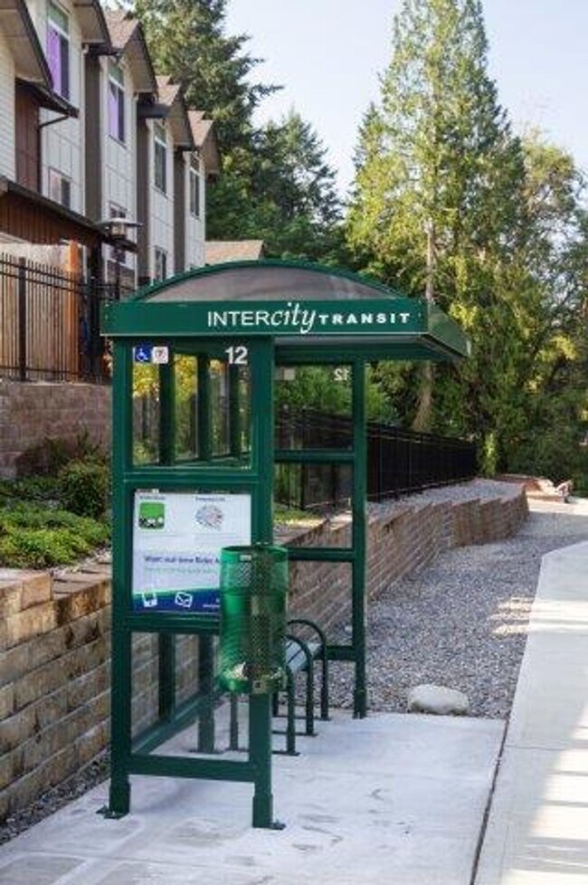 Building Photo - Come check out this 2 bedroom 2 bath with upscale interiors and open concept floorplan!