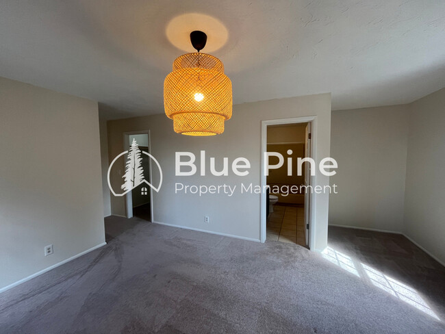 Building Photo - 3267 Merlin Dr