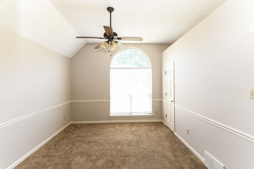 Building Photo - 6664 Laurel Valley Dr