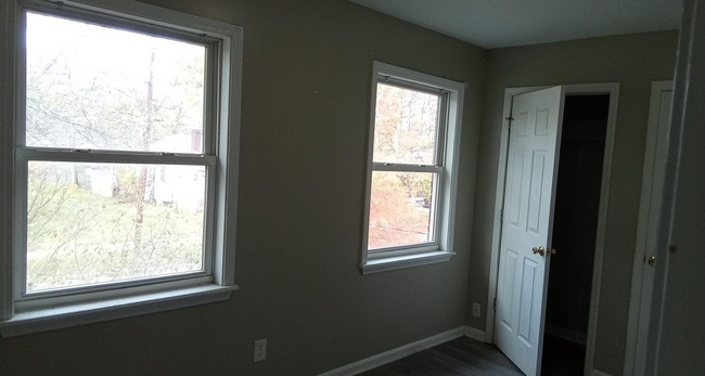 Building Photo - Preview this 3BR/2Ba House- Section 8 acce...