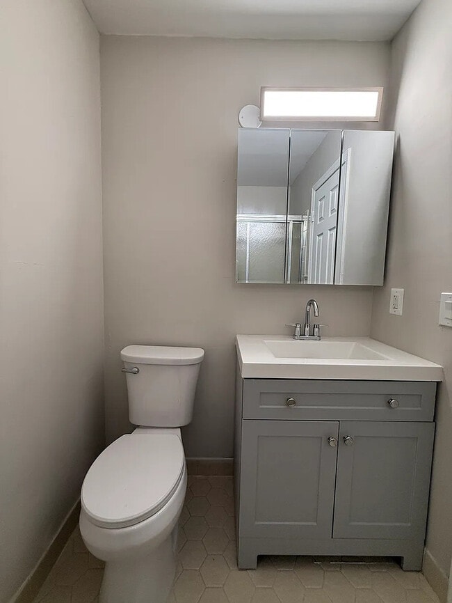 Building Photo - 11 Van Buren Pl