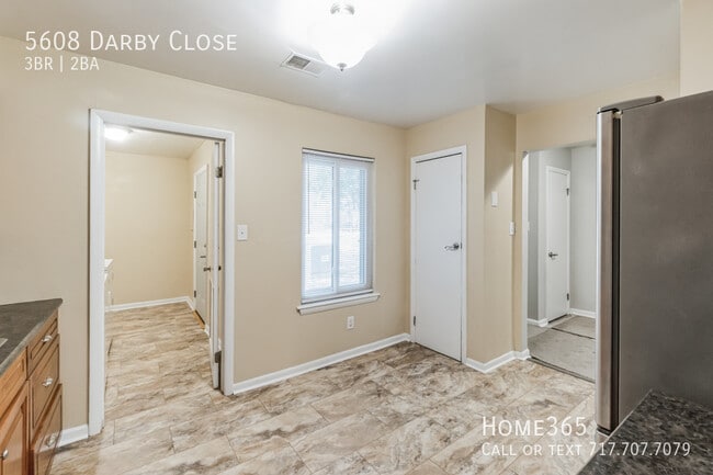 Building Photo - Incredible 3 Bedroom 2 Bedroom Townhouse O...