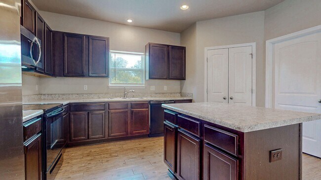 Building Photo - We are offering a November move-in special...