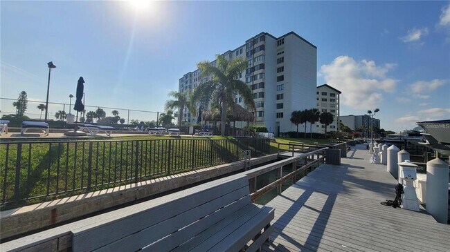 Building Photo - 660 Island Way