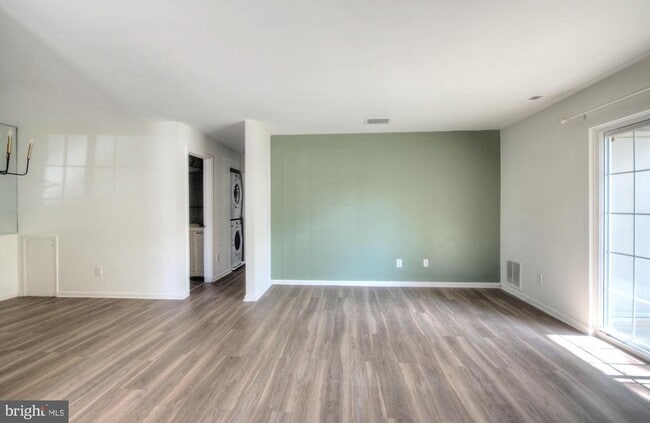 Building Photo - 1301 Hawthorne Ct