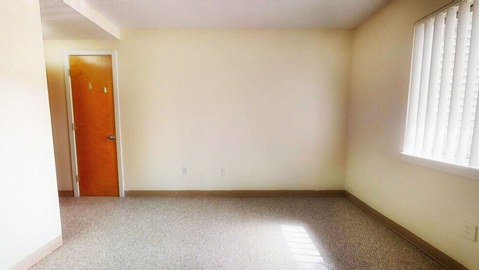 Primary Photo - 142 North Beacon St