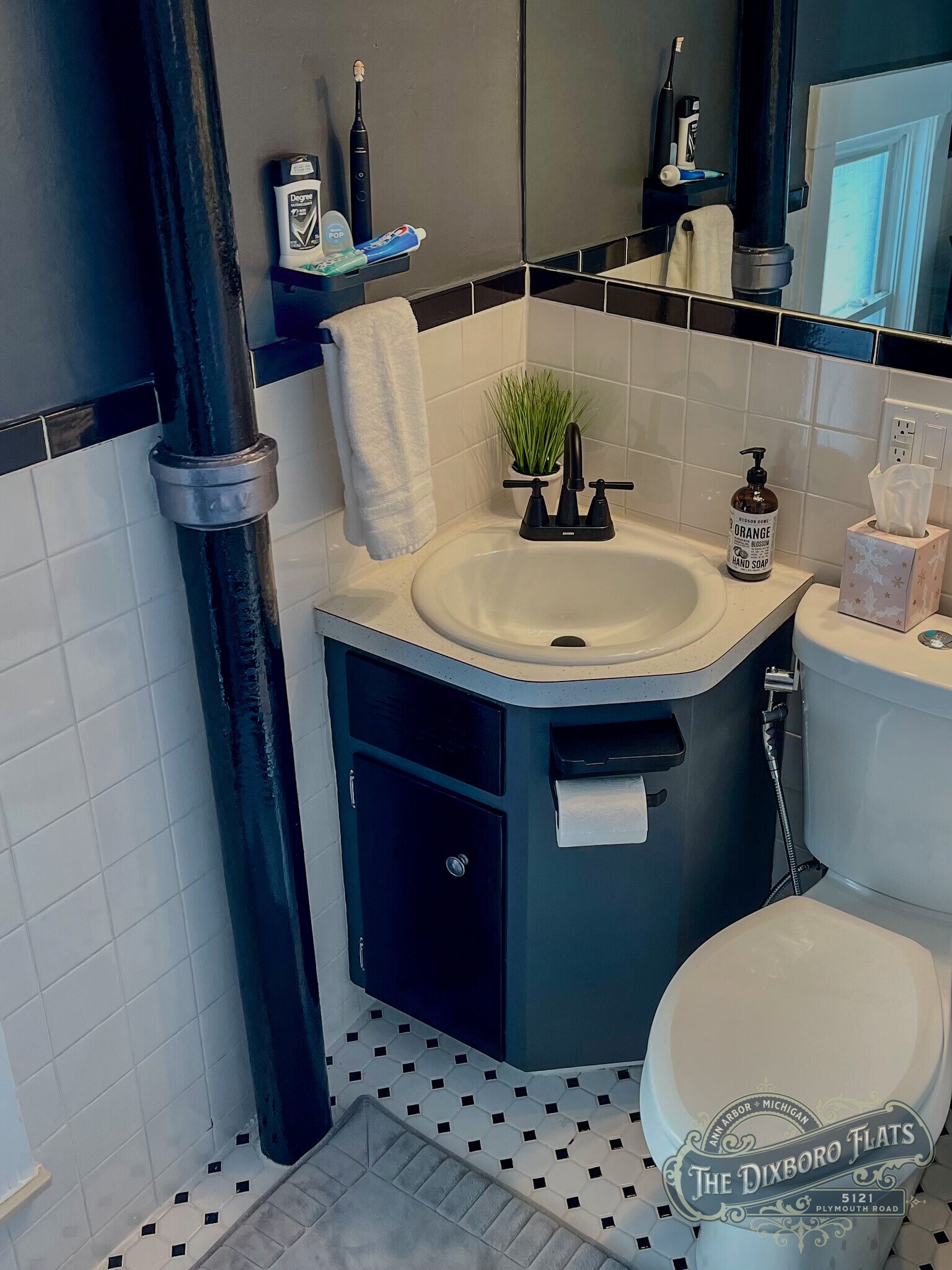 Building Photo - 5121 Plymouth Road