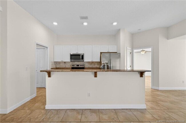 Building Photo - 1855 17th Ave SW