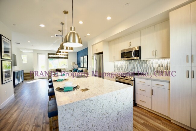 Building Photo - Stunning Modern Townhome in Southern Novato