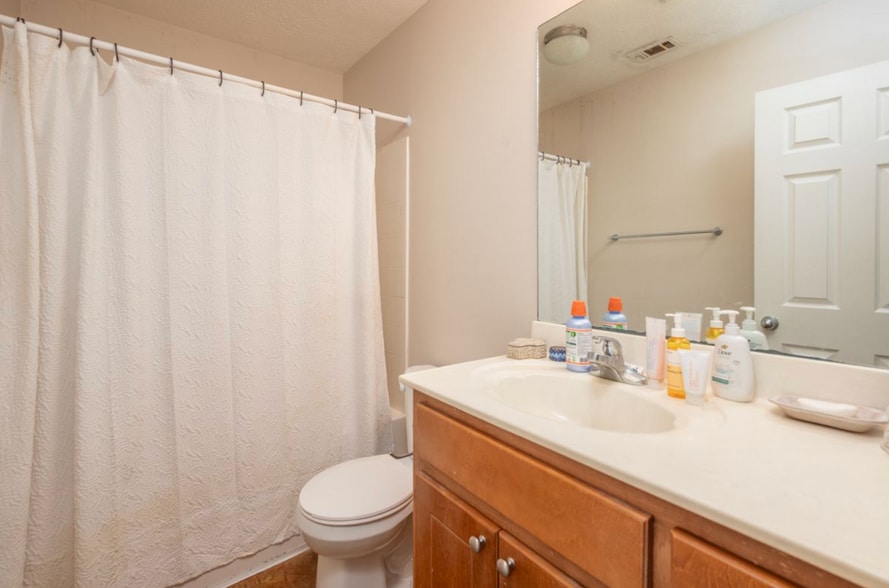 Building Photo - 127 Darby Way