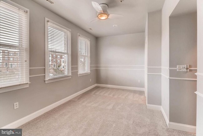 Building Photo - 1290 Harbor Island Walk