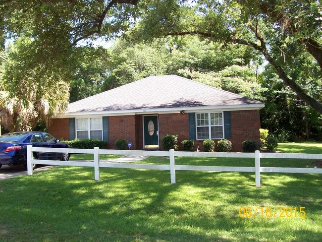 Building Photo - 108 Westminster Dr