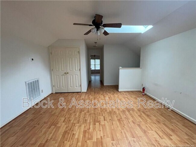 Building Photo - 596 E Lake Ridge Rd