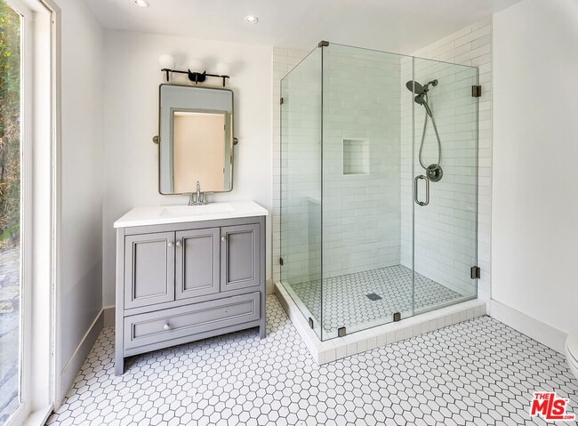 Building Photo - 544 Huntley Dr