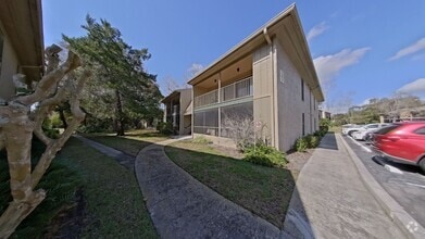 Building Photo - Charming 1-Bed, 1-Bath Condo with Private ...