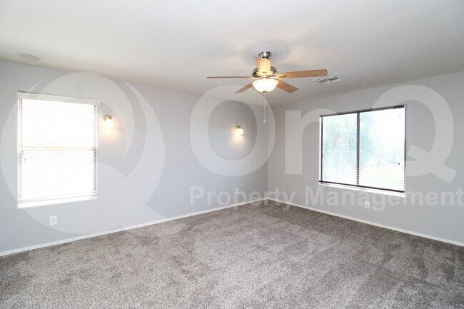 Building Photo - 1467 E Chestnut Ln