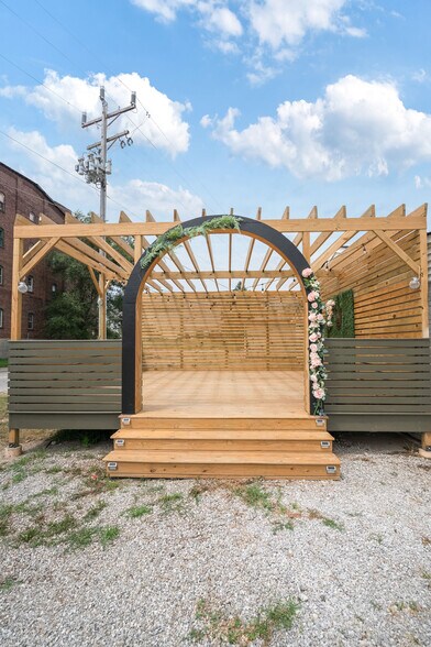 Shared outdoor space - 1222 E Vaile Ave