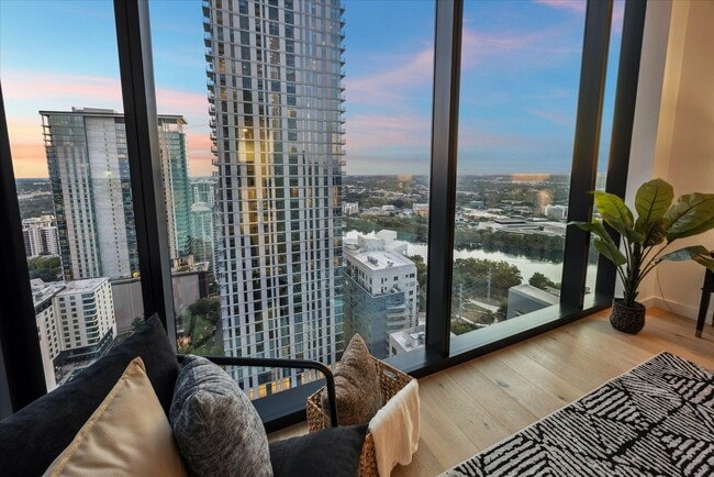 Building Photo - 610 Davis St