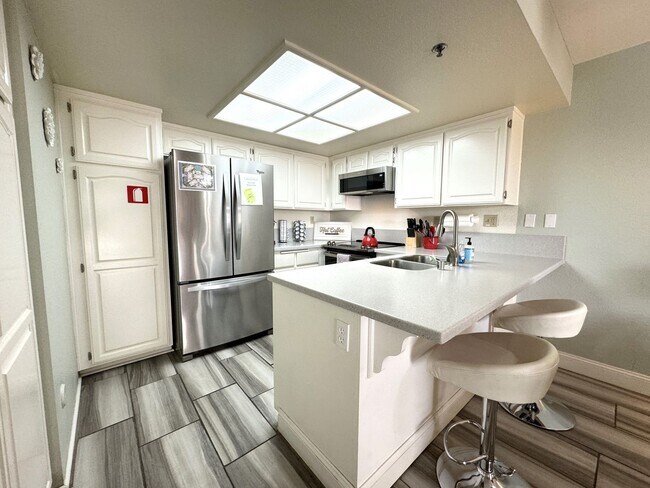 Building Photo - AVAILABLE NOW!! Charming FURNITURE OPTIONAL 1 Bed/2 Bath In Palm Springs Deauville Community!!