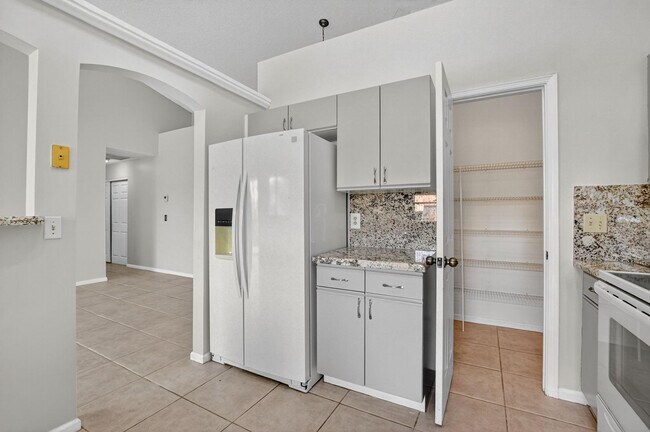 Building Photo - 5801 Coach House Cir