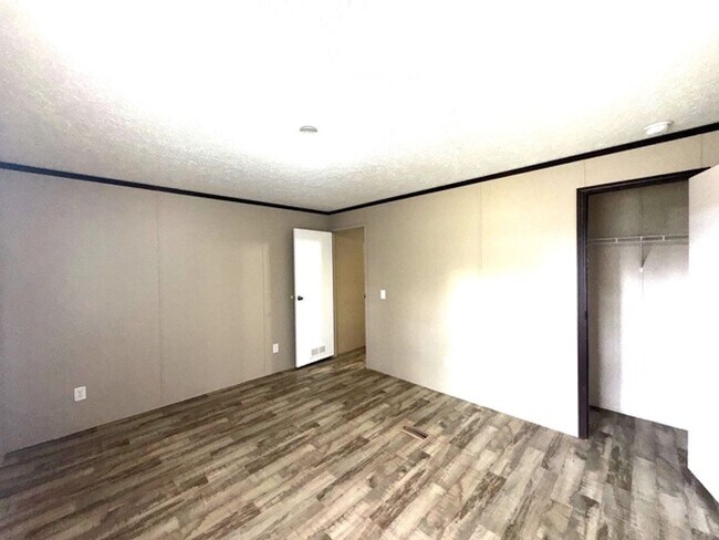 Building Photo - University Estates 59