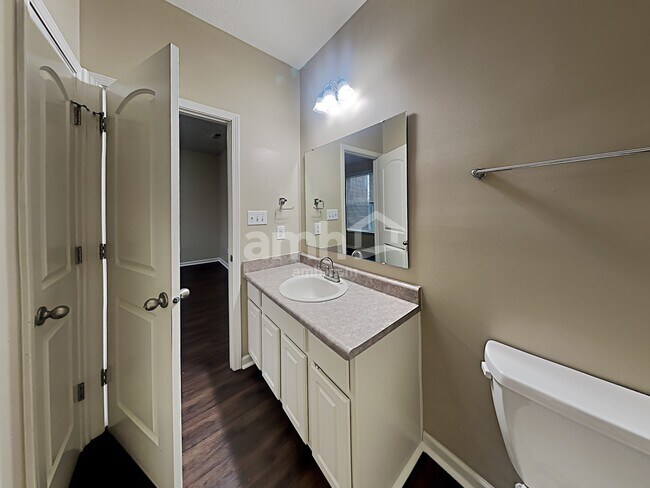 Building Photo - 15476 Old Pond Cir