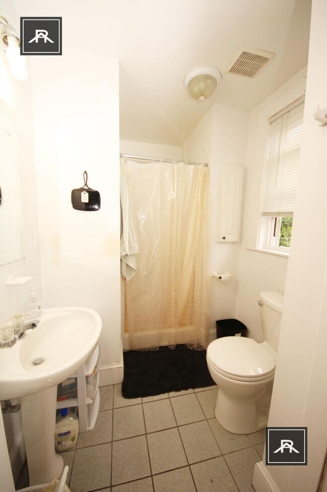 Building Photo - 4 bedroom in Watertown MA 02472