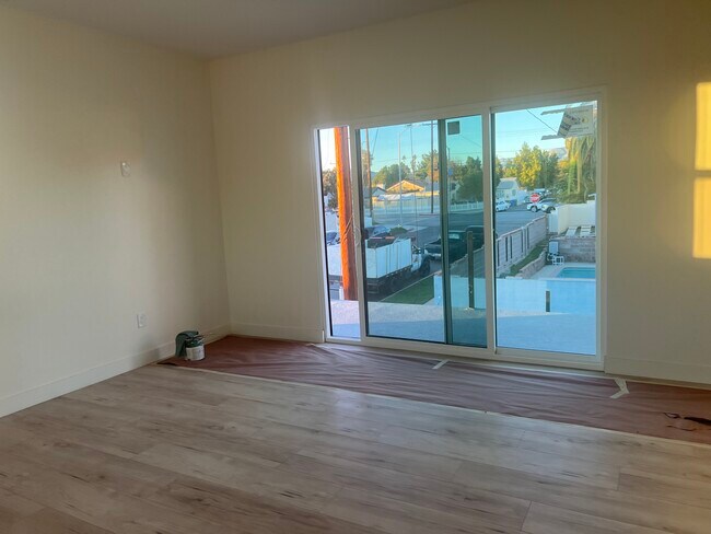 Building Photo - 7538 Cozycroft Ave